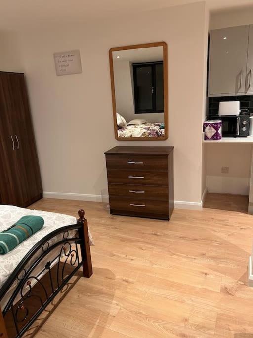 010- Lovely One Bedroom In Ealing F6 Экстерьер фото