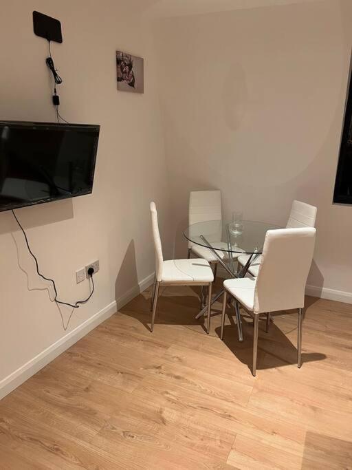 010- Lovely One Bedroom In Ealing F6 Экстерьер фото